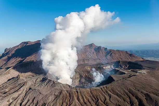 熊本阿苏火山口.png