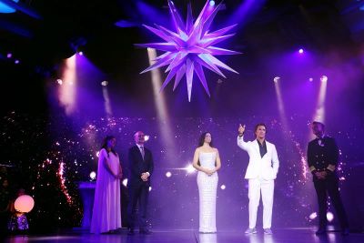 公主邮轮为星辰公主号举办盛大命名庆典，好莱坞巨星马修·麦康纳夫妇出席并为其命名